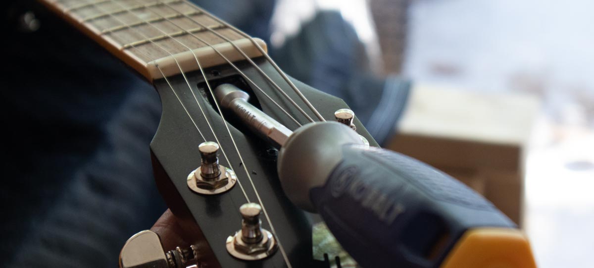 TGP: » How to Tell if Your Guitar Neck Needs Adjustment