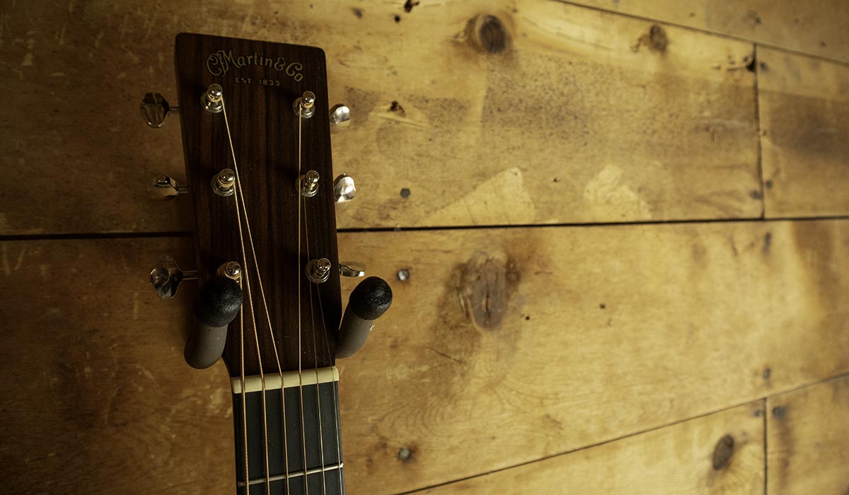 TGP » Guitar Wall Mount Vs Guitar Stand